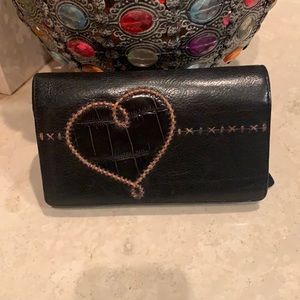Brighton leather clutch in excellent used condition many compartments